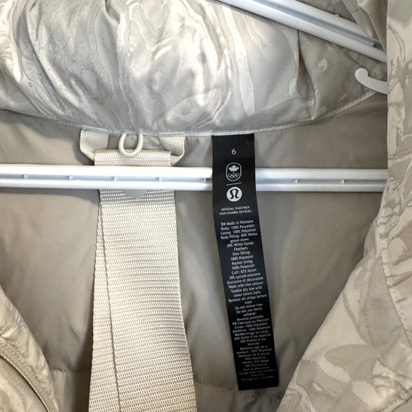 lululemon Team Canada Down Jacket size 6 - Picture 12 of 16